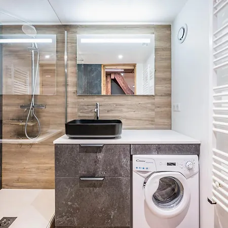 Appartement Rénové Avec Balcon Au Centre - Fr-1-518-129 Val-dʼIsère